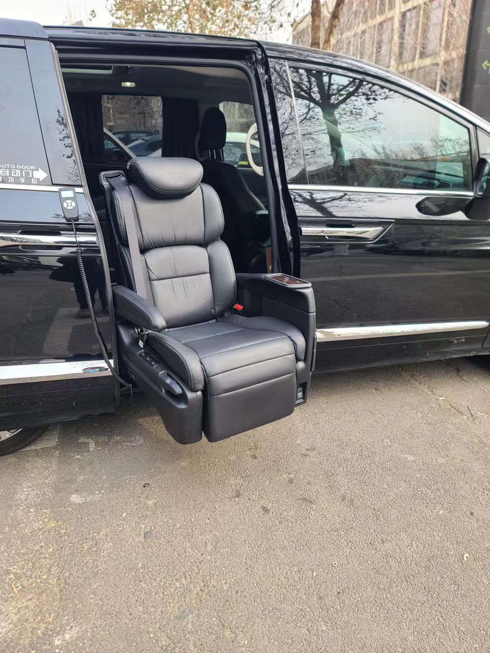 電動(dòng)旋轉(zhuǎn)升降福祉座椅（ SUV+商務(wù)車）