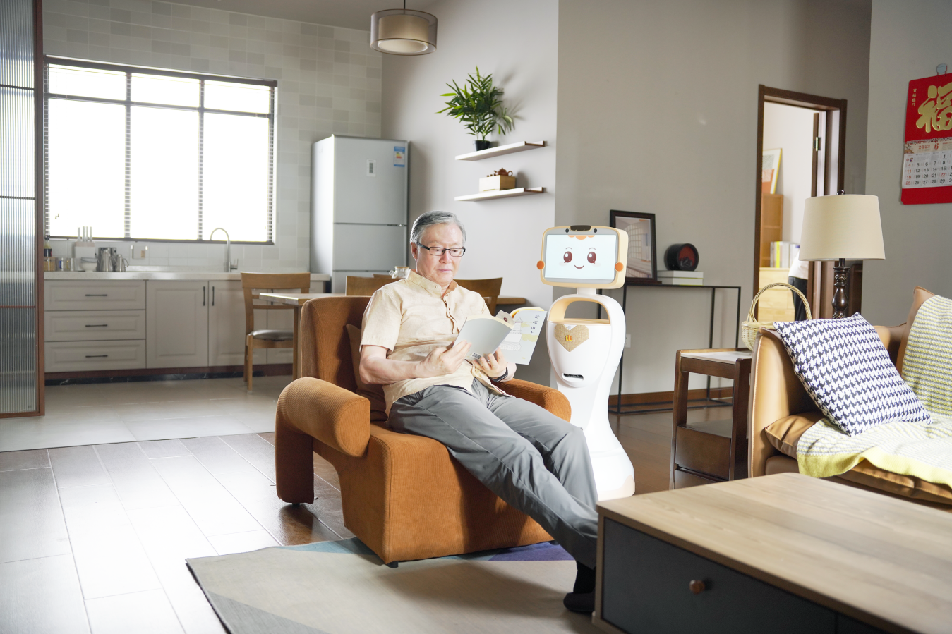 小麗長者陪伴機(jī)器人