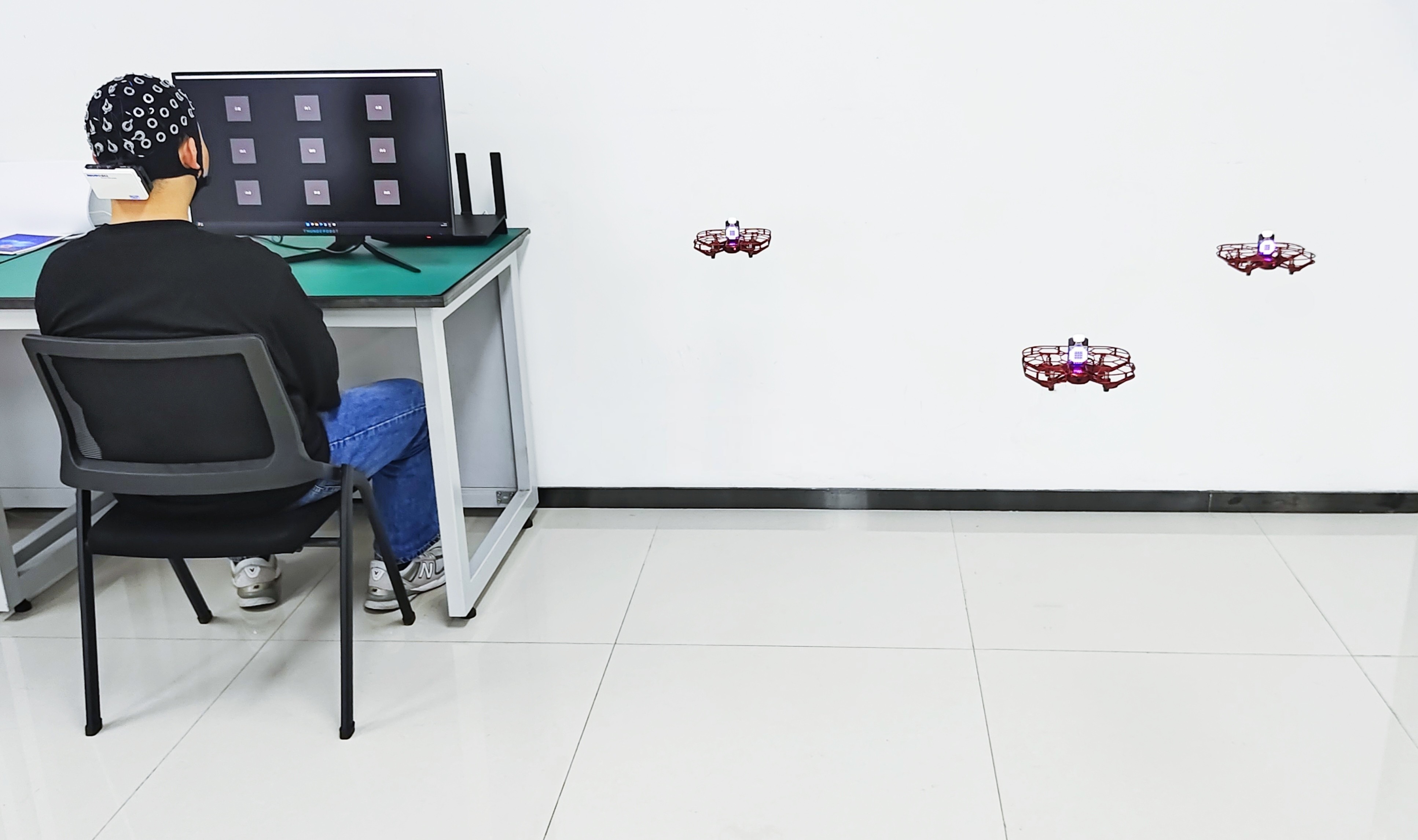 腦控?zé)o人機(jī)